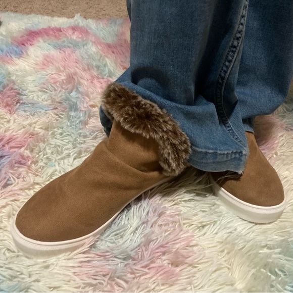 Tan faux fur sneakers - Picture 2 of 2